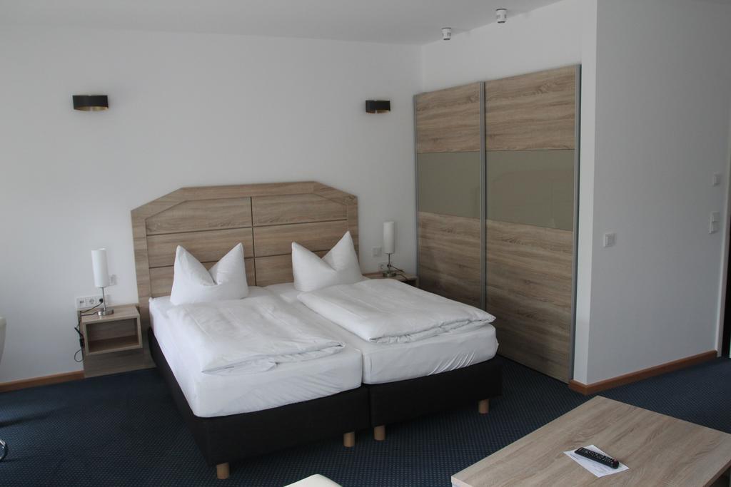 Hotel Lindenstrasse Neuenhagen bei Berlin Esterno foto