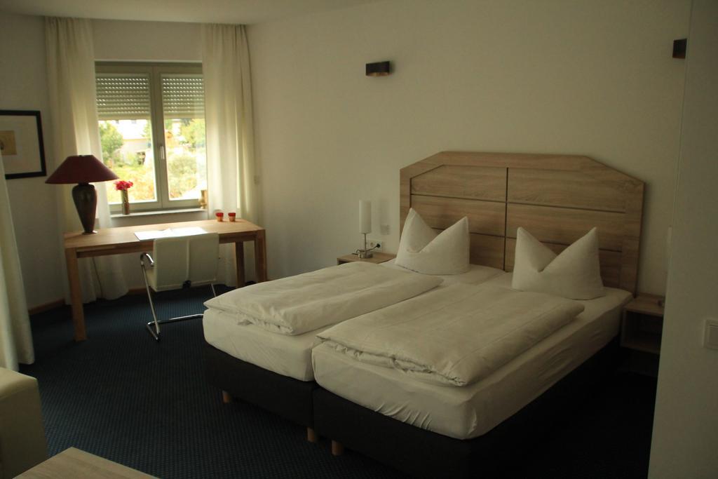 Hotel Lindenstrasse Neuenhagen bei Berlin Esterno foto
